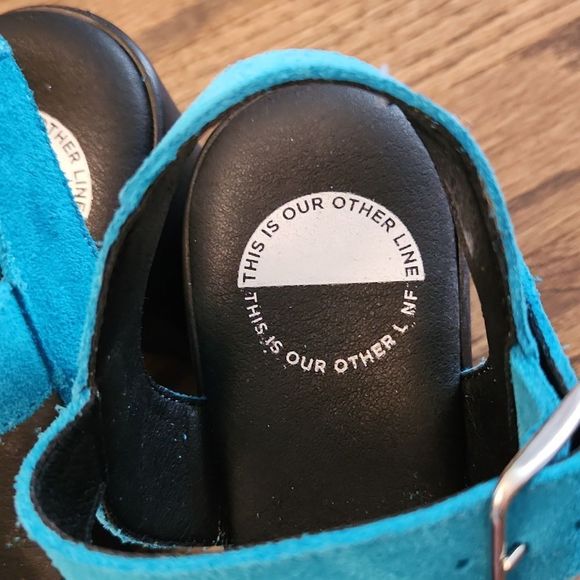 This is our other line size 36 block heel sandal - Picture 3 of 5